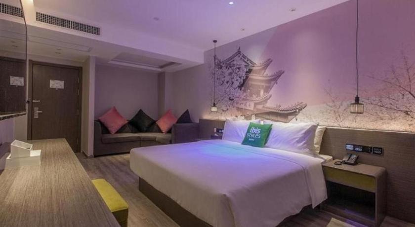 Ibis Styles Wuhan Optics Valley Square Hotel Exterior photo